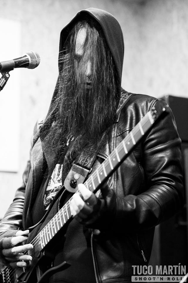 来自西班牙的黑金属乐队 Inferitvm 吉他手使用的是ALP AD-80，目测自行做了魔改.jpg